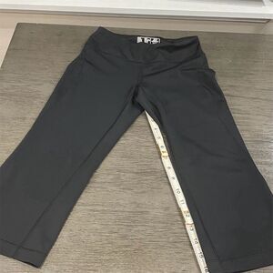 New Balance Women's XS black Casual cropped workout wear